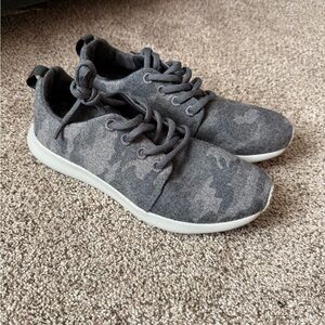 Steve Madden Sneakers